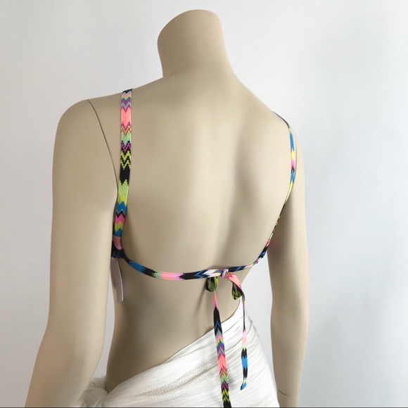 PilyQ Scallop Edge Zig Zag High Neck Bikini Top - Picture 4 of 8